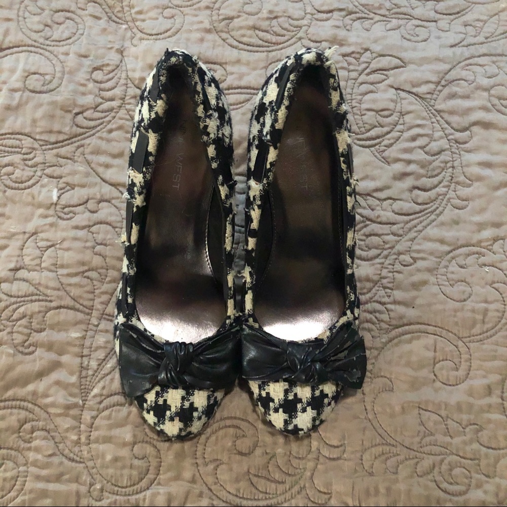 Adorable houndstooth heels with black leather bow